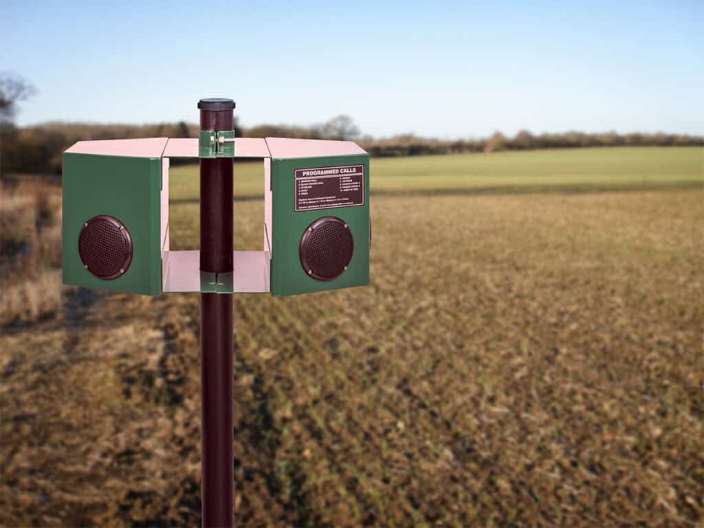 Bird scarer 360 mounted on a pole in a field