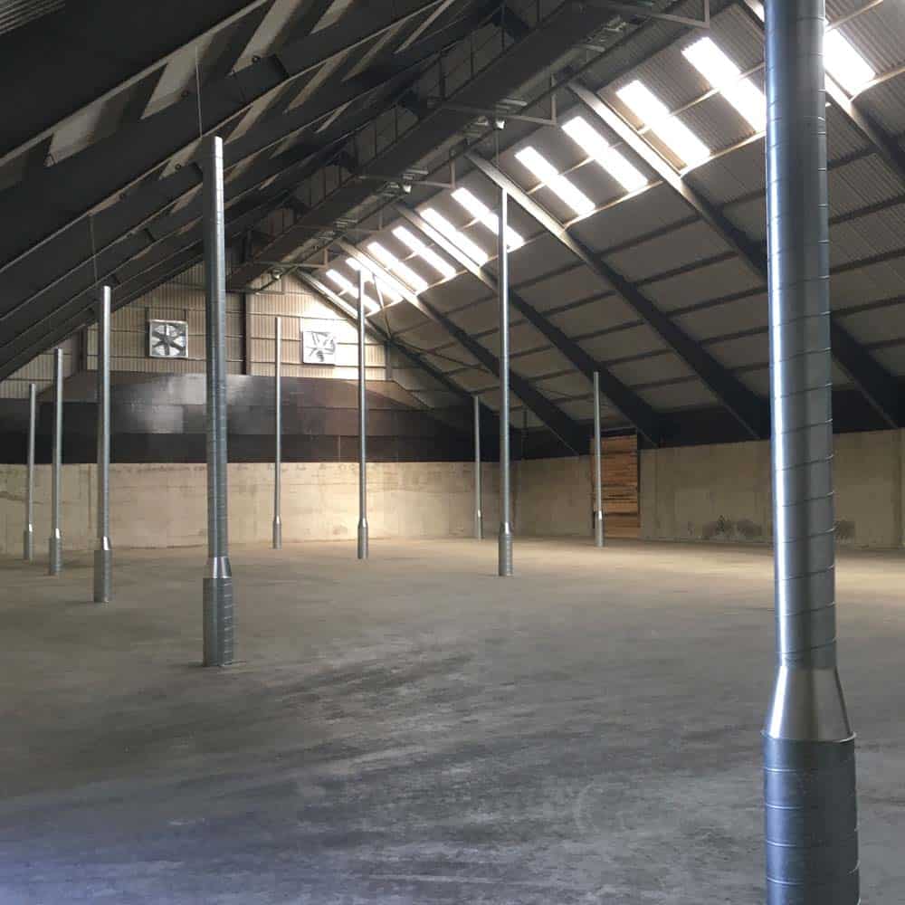 Grain pedestal cooling system in empty grain store